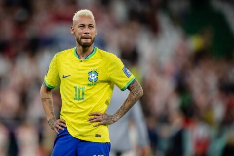 Neymar se lesiona y es probable que se pierda el primer partido de Brasil en el Mundial