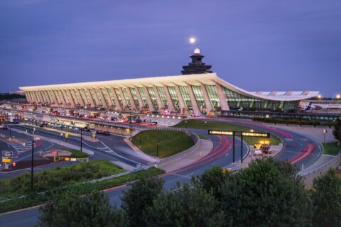 Ébola pone en alerta a aeropuerto Dulles por llegada de viajeros desde África