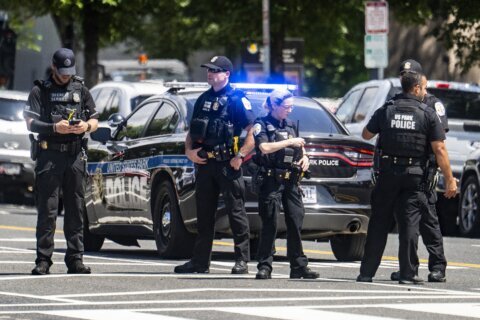 Acusan a hombre de Texas por tiroteo contra agente del Servicio Secreto en Washington D.C.
