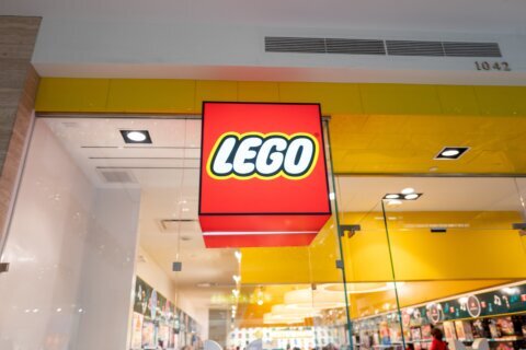 Arrestan a dúo sospechoso de robar casi $10 mil en mercancía de LEGO en Fairfax