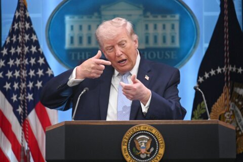 Trump dice que el alto el fuego sigue vigente en Irán, pese a recientes intercambios de misiles