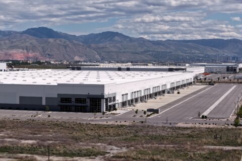 ICE evalúa vender los megaalmacenes adquiridos para detenciones masivas