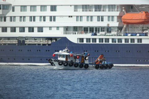 Pasajeros se dirigen a países de origen luego de desembarcar crucero afectado por hantavirus