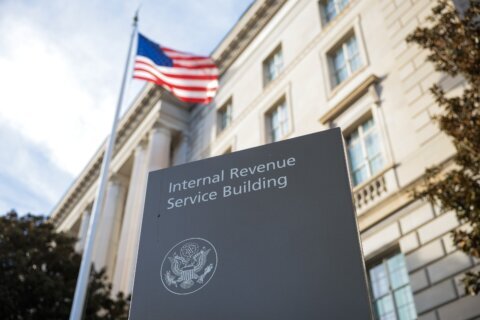 Millones de contribuyentes podrían recibir reembolsos del IRS por multas de la pandemia
