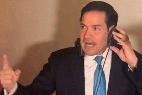 Videos de Marco Rubio como DJ en una boda se vuelven virales