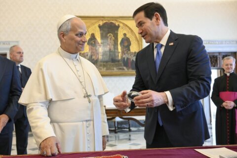 Marco Rubio se reúne con el papa y le expresa su “compromiso” por la paz