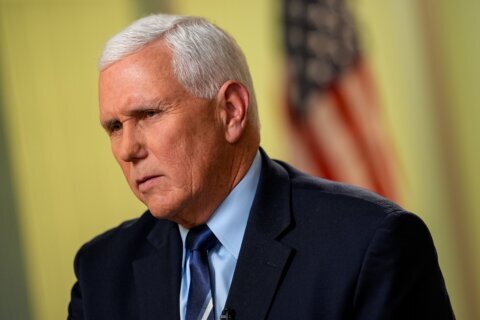 Mike Pence dice que el gobierno de Trump se ha “alejado” de principios conservadores