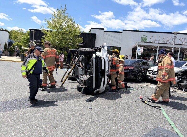 3 people hurt after vehicle strikes 7 cars and flips over in Montgomery Co. 13 minutes ago