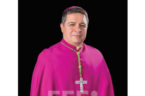Papa León nombra obispo a salvadoreño crítico de Trump que vivió indocumentado en EEUU