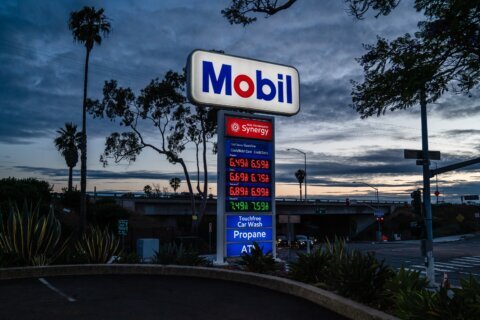 ¿Se suspenderá el impuesto federal a la gasolina? Trump apoya la idea pero falta un paso clave