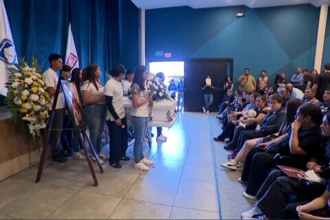 El doloroso adiós a Kevin, el joven que vio a sus padres recién deportados antes de morir