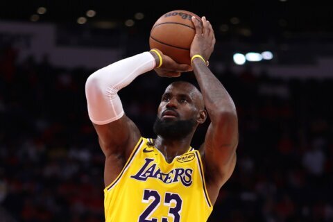 LeBron James jugará la próxima temporada, pero no con los Lakers, según informes