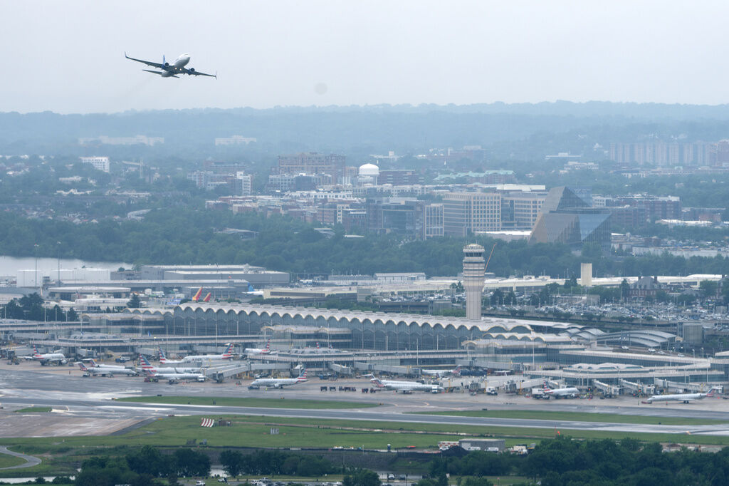 This United pilot has another career you wouldn’t expect
