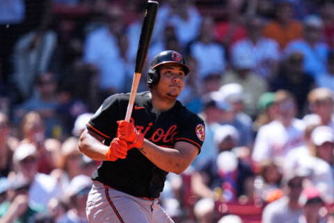 Orioles score 6 runs in the 1st inning to beat the Red Sox 8-2