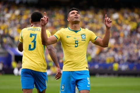 Gabriel Martinelli scores late in injury time to help Brazil beat Japan 2-1 at World Cup