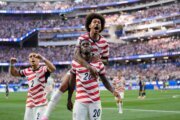 US gets 2 goals from Folarin Balogun and matches biggest World Cup win, beating Paraguay 4-1 in opener