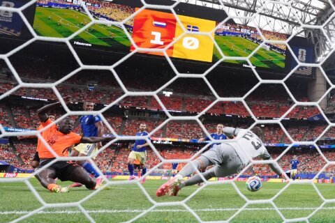 Brobbey and Gakpo strike twice each as Netherlands routs Sweden 5-1 to lead Group F
