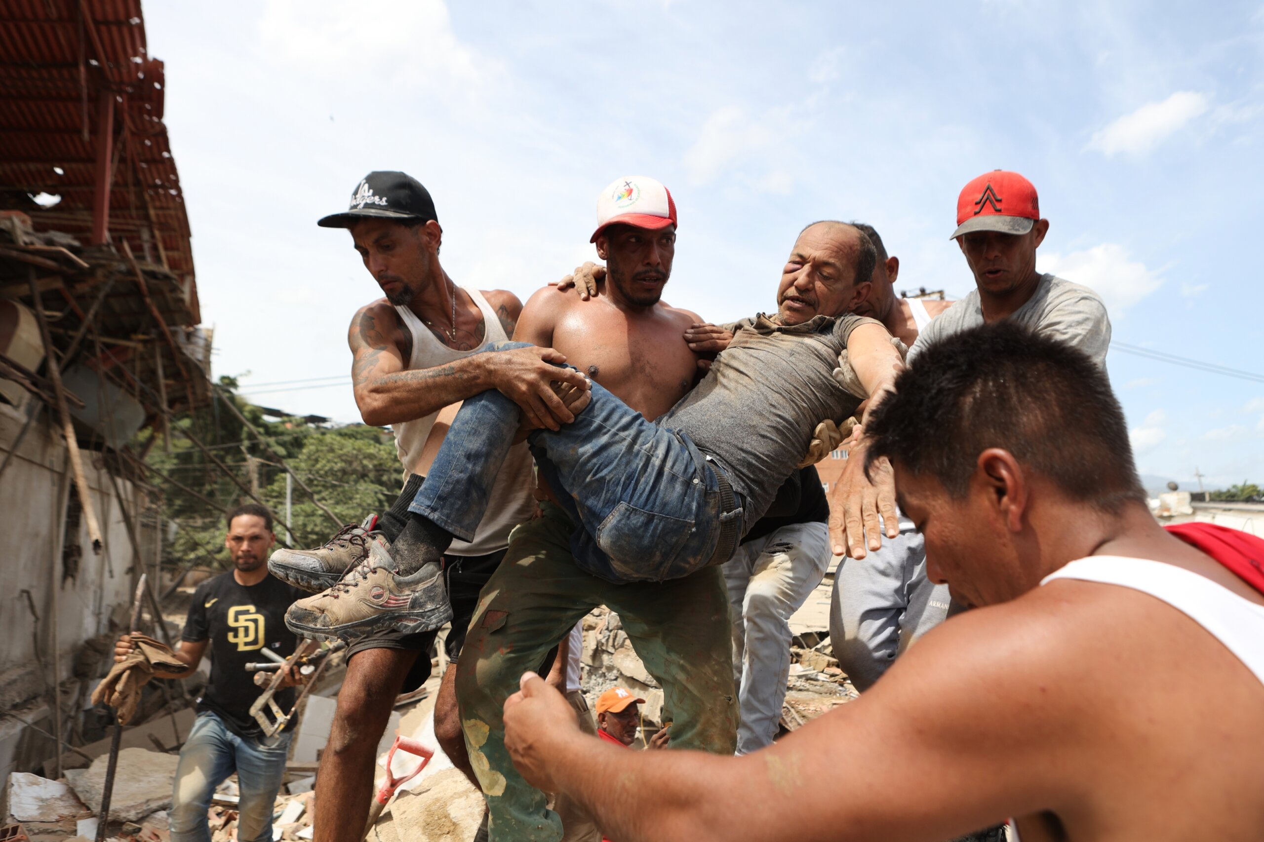 Người dân Venezuela tự mình tìm kiếm người mất tích khi số người chết do động đất ngày càng tăng - Tin tức WTOP