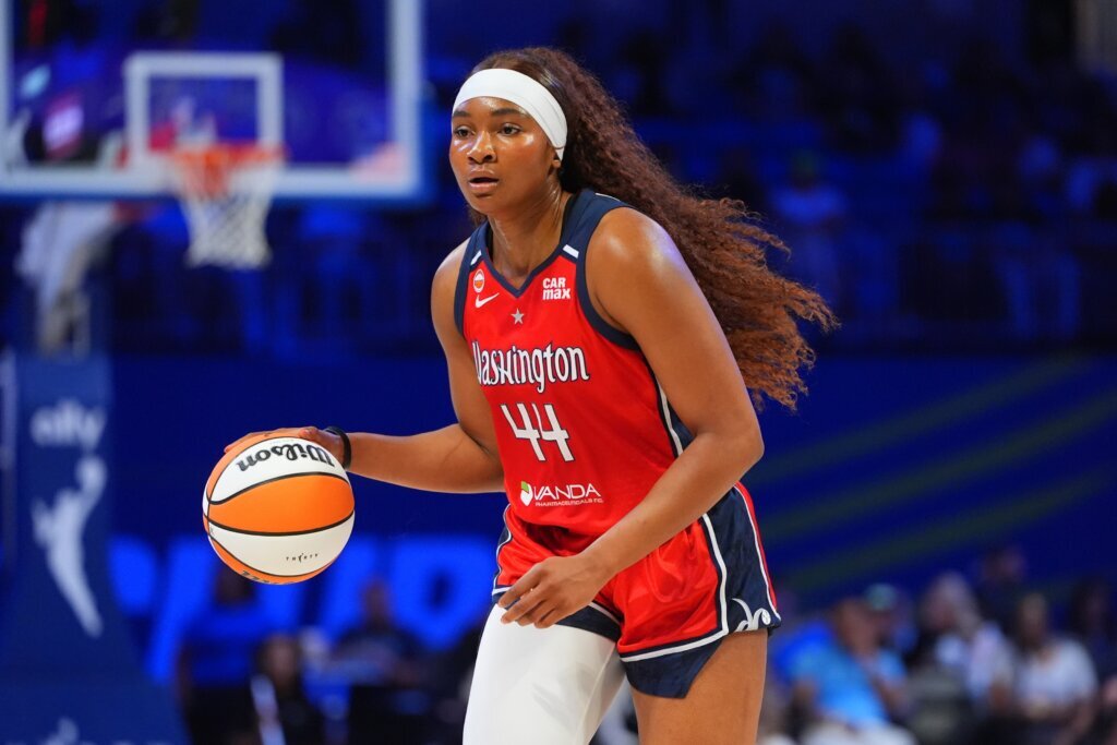 Kiki Iriafen and Shakira Austin have double-doubles as the Mystics beat the Tempo 93-82