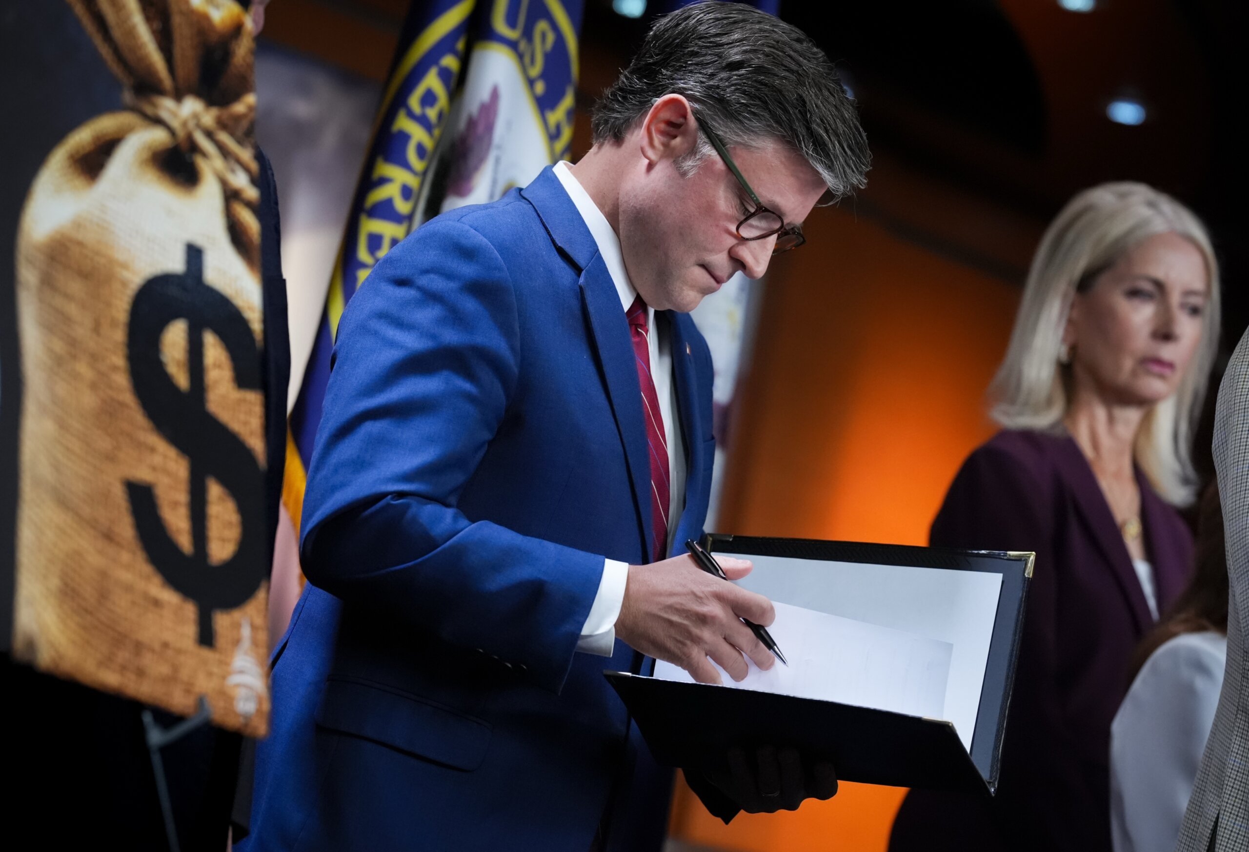 House again considers war powers resolution to halt military action against Iran