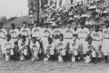 PITTSBURGH - 1948.  The Homestead Grays of Pittsburgh, PA, pose for a 1948 team portrait in Pittsburgh.  Star Buck Leonard appears in the back row, far left  (Photo by Mark Rucker/Transcendental Graphics, Getty Images)