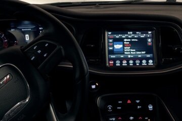 A car radio tuned to WTOP late at night. (WTOP/Rob Woodfork)