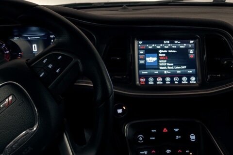 A car radio tuned to WTOP late at night. (WTOP/Rob Woodfork)