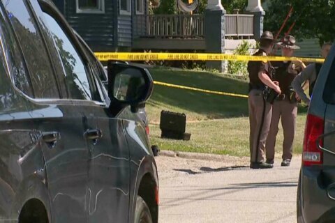 Police investigate Iowa man suspected of killing 6 of his relatives and then himself