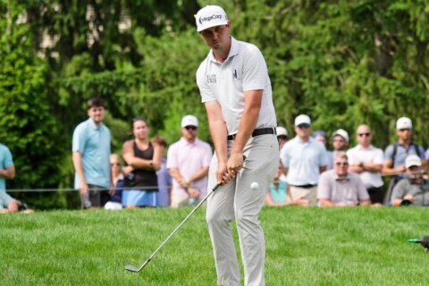 J.T. Poston seizes control at the Memorial to build a 4-shot lead
