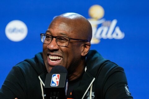Game 5: Knicks, and their fans, are in San Antonio, hoping to close out the NBA Finals with a title
