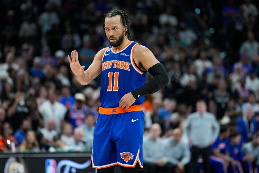 Jalen Brunson has left wrist surgery, Knicks star expected back on court this summer, AP source says