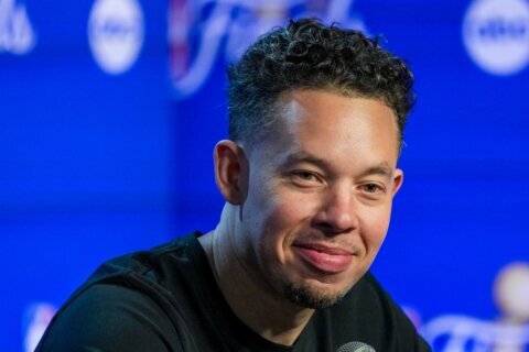 Brunson scores 30 and Knicks finish on 11-0 run, steal Game 1 from Spurs with 105-95 win