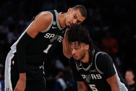 Knicks and Spurs set for Game 4 of an NBA Finals that have belonged to the road teams