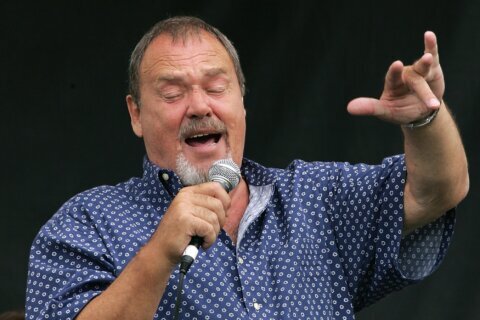 David Clayton-Thomas, powerhouse lead singer of Blood, Sweat & Tears, dead at 84