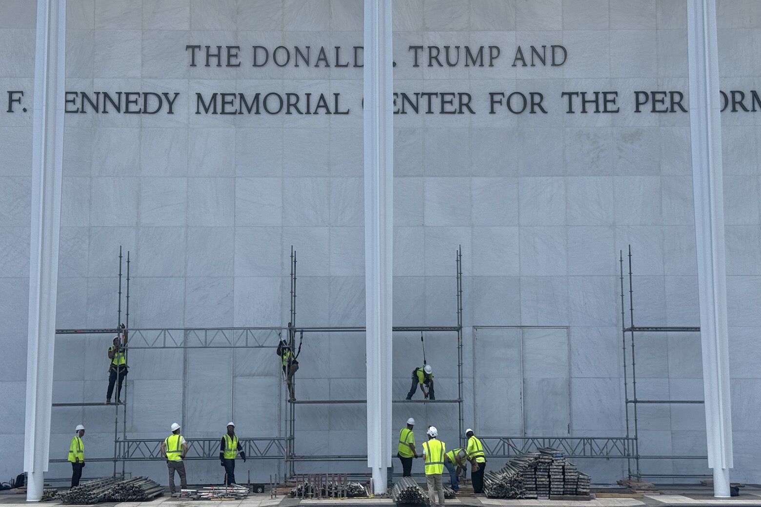 <p>Crews prepare to remove Donald Trump’s name from the Kennedy Center building in D.C. (WTOP/Jimmy Alexander)</p>
