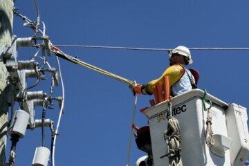 Pepco utility worker