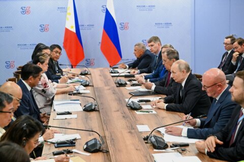 Putin hosts leaders of Southeast Asian nations, seeking to boost their business ties