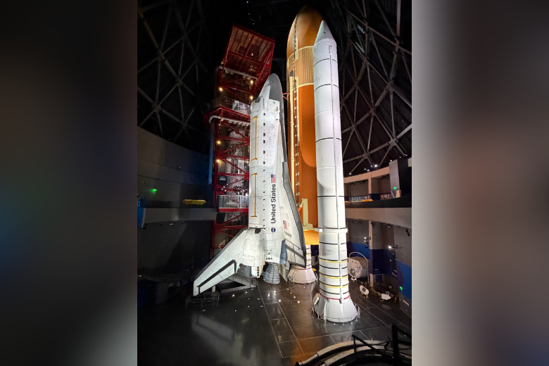 The Space Shuttle Endeavour gets unveiled - WTOP News