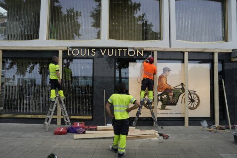 Downtown Geneva boards up as drastic security tightens ahead of anti-G7 protests