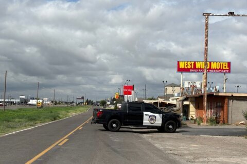 Texas shooting leaves 1 dead and 9 injured as police are in a standoff with a suspect