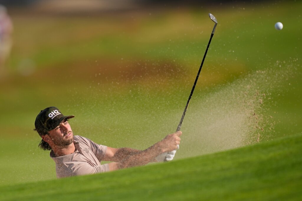 Amateur Ryder Cowan takes the early lead and is tied for second in a strong US Open debut