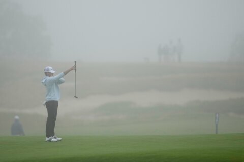 US Open off to a slow and foggy start at Shinnecock Hills