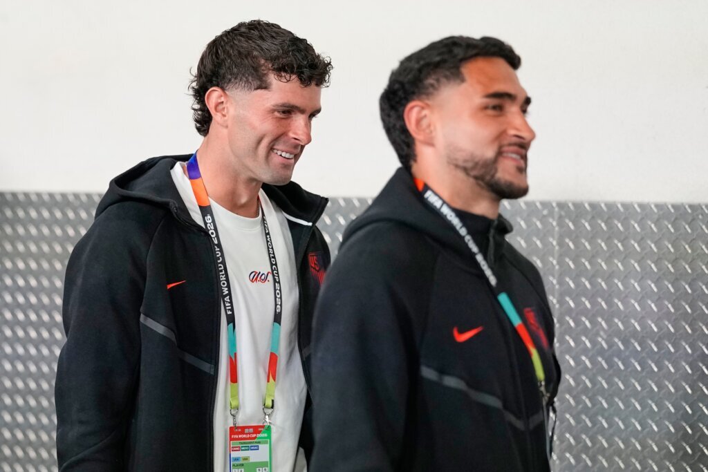 US keeps Pulisic on bench, sends out 9 new starters vs. Turkey in World Cup group finale