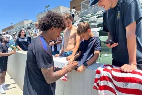 US team settles into World Cup training base with optimism and gratitude for fan support