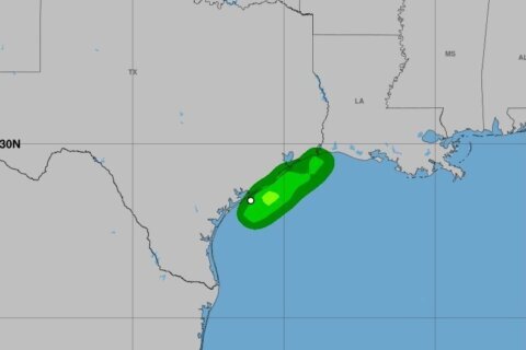 La tormenta tropical Arthur se degrada frente a las costas de Texas