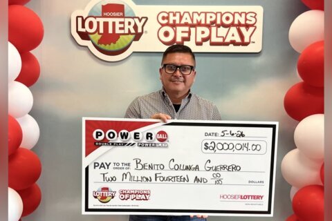 Hispano y padre de 6 hijos gana $2 millones del Powerball: así eligió sus números