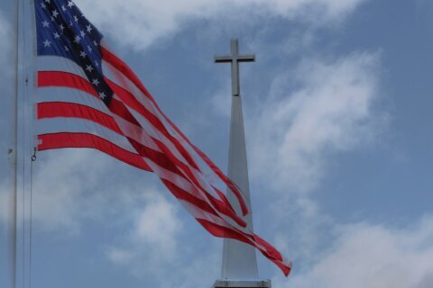 Una comisión del gobierno de Trump insta a tender ‘puentes’ entre la iglesia y el estado