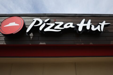 Empresa matriz de Pizza Hut venderá la cadena de pizzerías por $2,700 millones