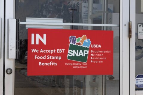 Juez frena prohibiciones sobre comida chatarra para beneficiarios de SNAP en cinco estados