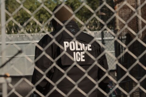 ICE no informará sobre muertes de detenidos liberados recientemente de su custodia